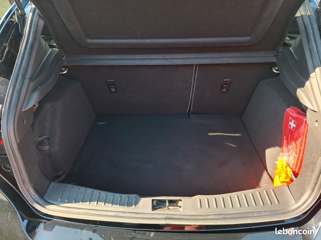 Ford Focus 2.0L EcoBoost 250cv ST 5p BVM6 - Très bon état/Sièges RECARO/Carnet d'entretien OK - (image 5)