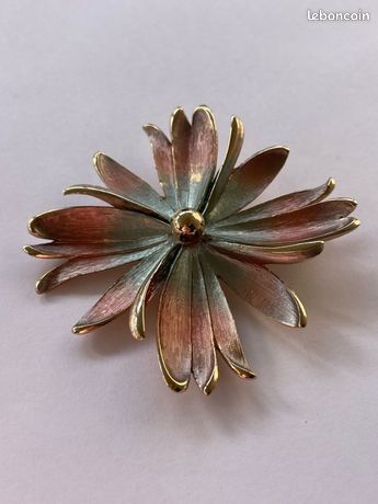Broche Vintage Fleur En Relief - Couleur Or Poli Brillant - Modèle 3576 - Bijou Ancien Occasion