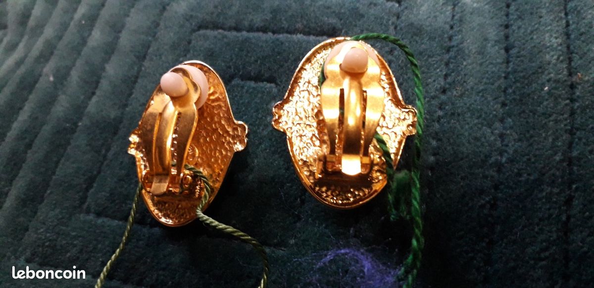 LOT de bijoux vintage plutôt colorés, jugez-en : colliers de - Lot 144