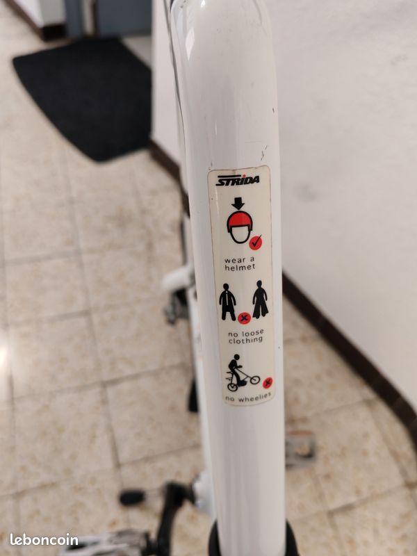 Vélo Pliant STRIDA Adulte – Blanc – Roues 16″ – Courroie Kevlar – Très Bon état