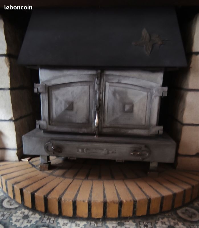 Poêle à bois Deville en fonte (image 1)