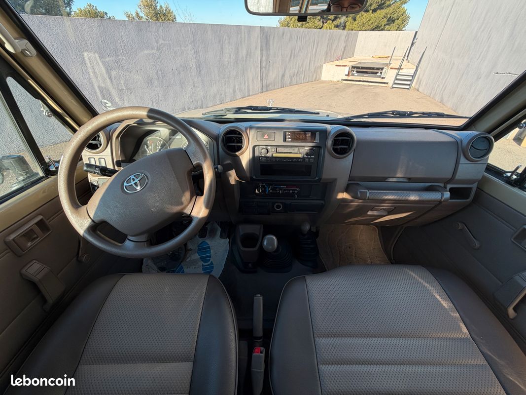 Toyota Land Cruiser GRJ71 bâché –essence V6 4.0L 228 ch BVM (image 3)