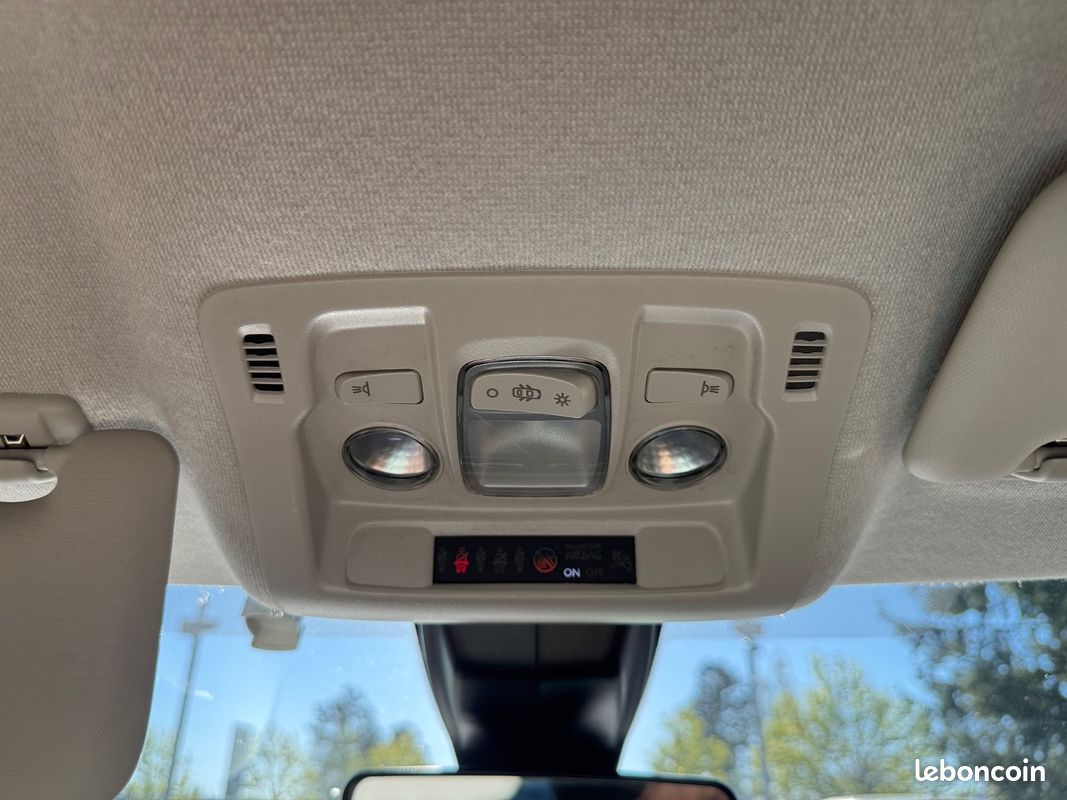 CITROEN C3 PureTech 110 SS BVM6 Shine Pack (image 22)
