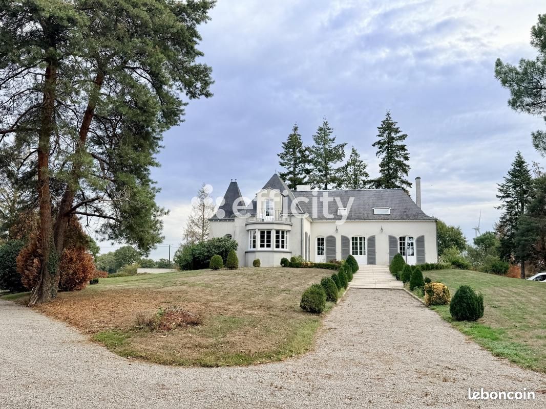 Maison 8 pièces 240 m² · à Châteaubriant · 240 m² · 456 900 €