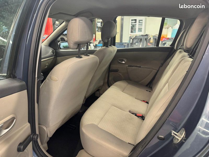 Renault CLIO III 1.5 DCI 85CH EXTRÊME CLAIRE QUICKSHIFT 5P ATOMATIQUE (image 11)