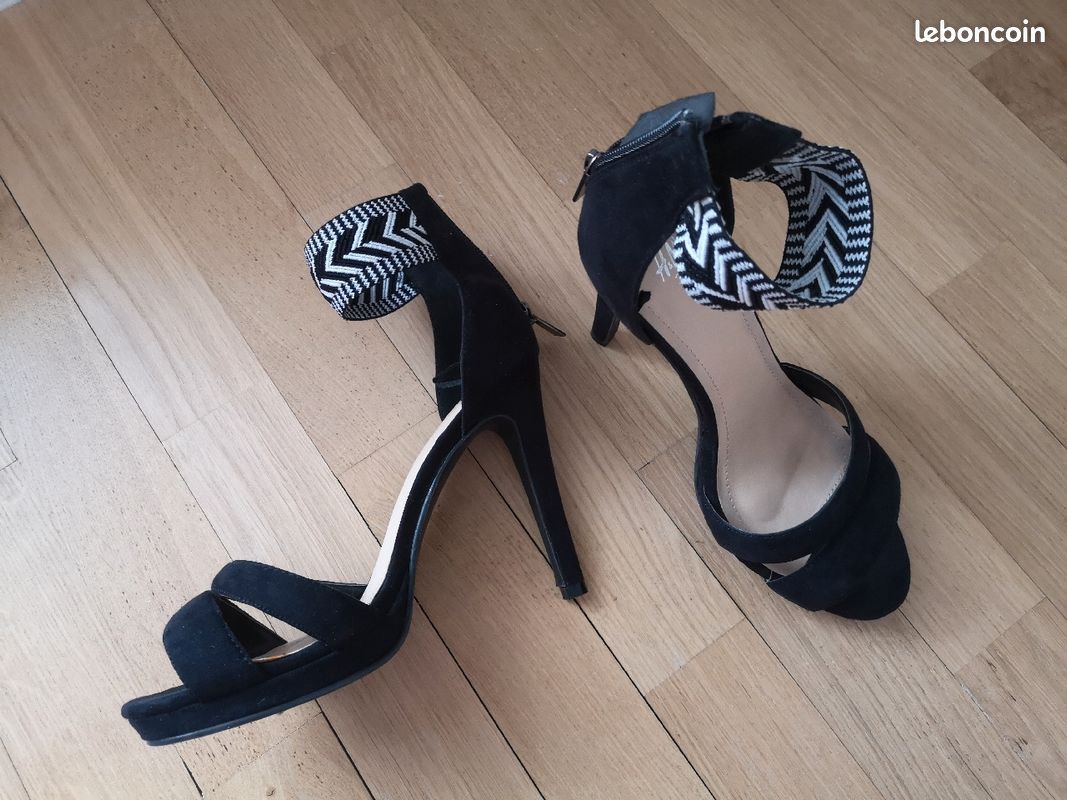 Sandales à talon noire et blanc (image 2)