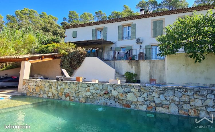Villa 5 pièces 246 m²