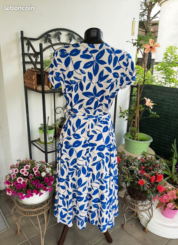 Bhaderwah Campus Doc Martens Avec Robe Haircare Robe Liu Jo 2018