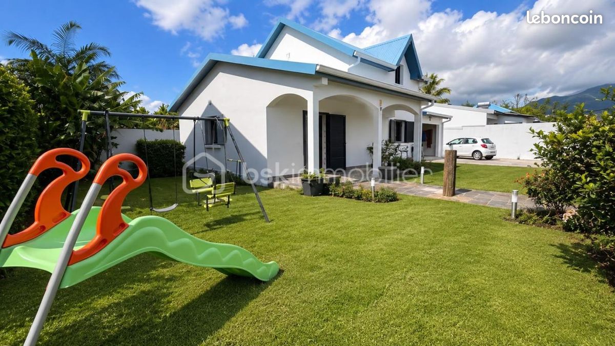 Maison 5 pièces 127 m² · à Sainte-Suzanne · 127 m² · 370 000 €
