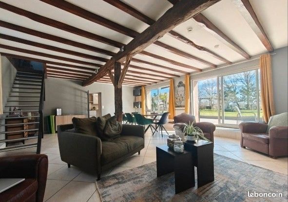 Maison 7 pièces 207 m² · à Fay-de-Bretagne · 207 m² · 377 000 €