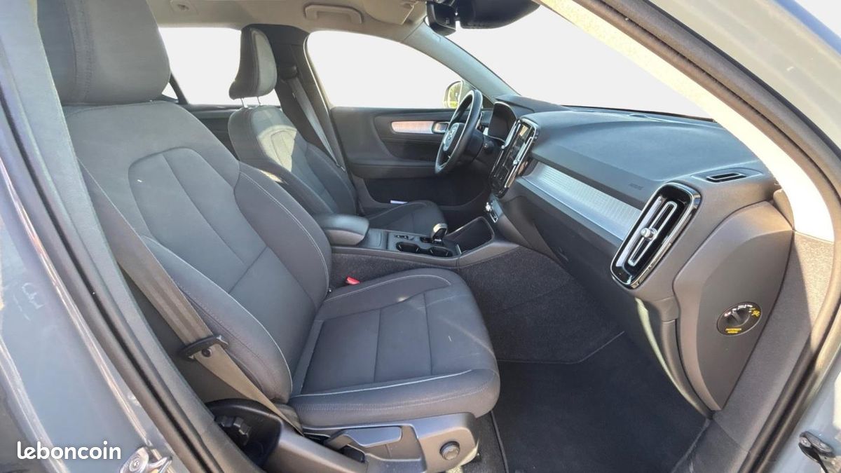 Volvo XC40 BUSINESS T2 129 ch Geartronic 8 Momentum (image 14)