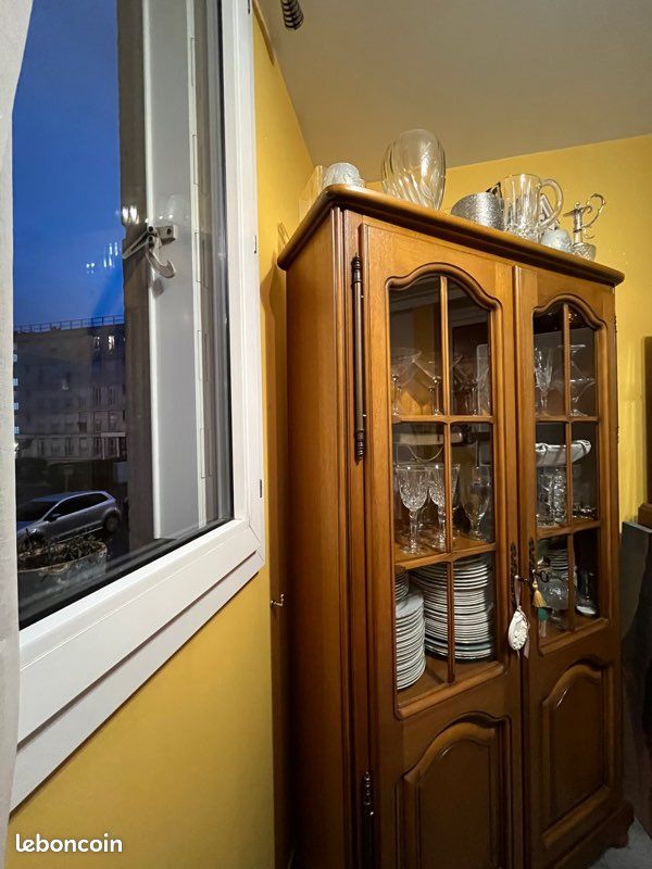 Buffet en bois (image 1)