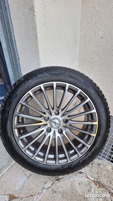 4 roues avec jantes Good Year 205/55R17 95V ultra grip (image 1)