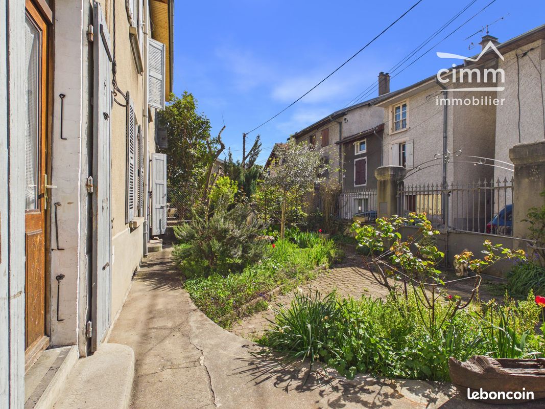 Maison 8 pièces 160 m² · à Tullins · 160 m² · 155 000 €