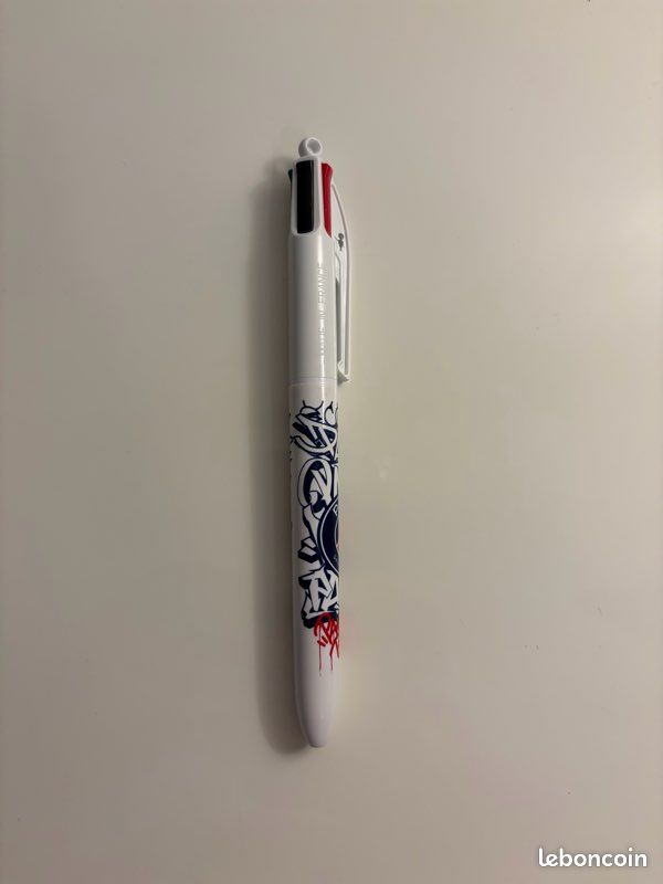 Promo Stylo Bille 4 Couleurs Édition Psg Bic chez Monoprix