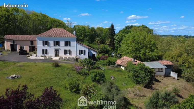 Maison 8 pièces 263 m²