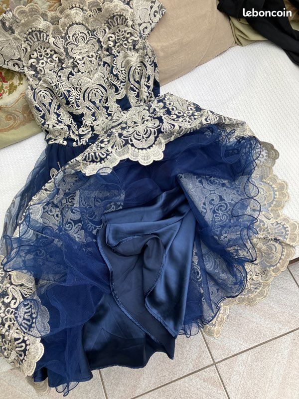 Robe bleu marine et argent Chi chi london taille 40 Vêtements