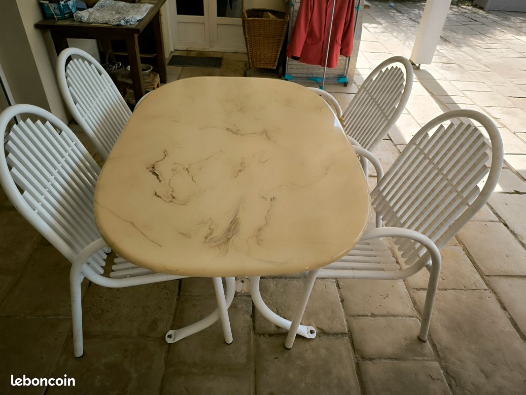 Table et chaises (image 1)