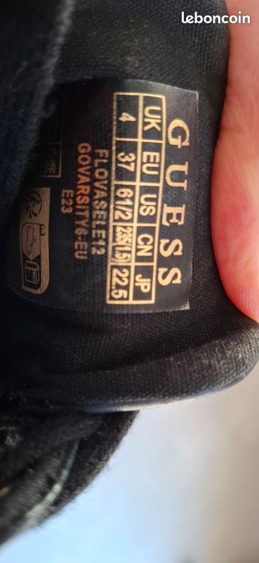Baskets GUESS Marron - Taille UK 4 (EUR 37) Femme - Occasion - Toile Nylon