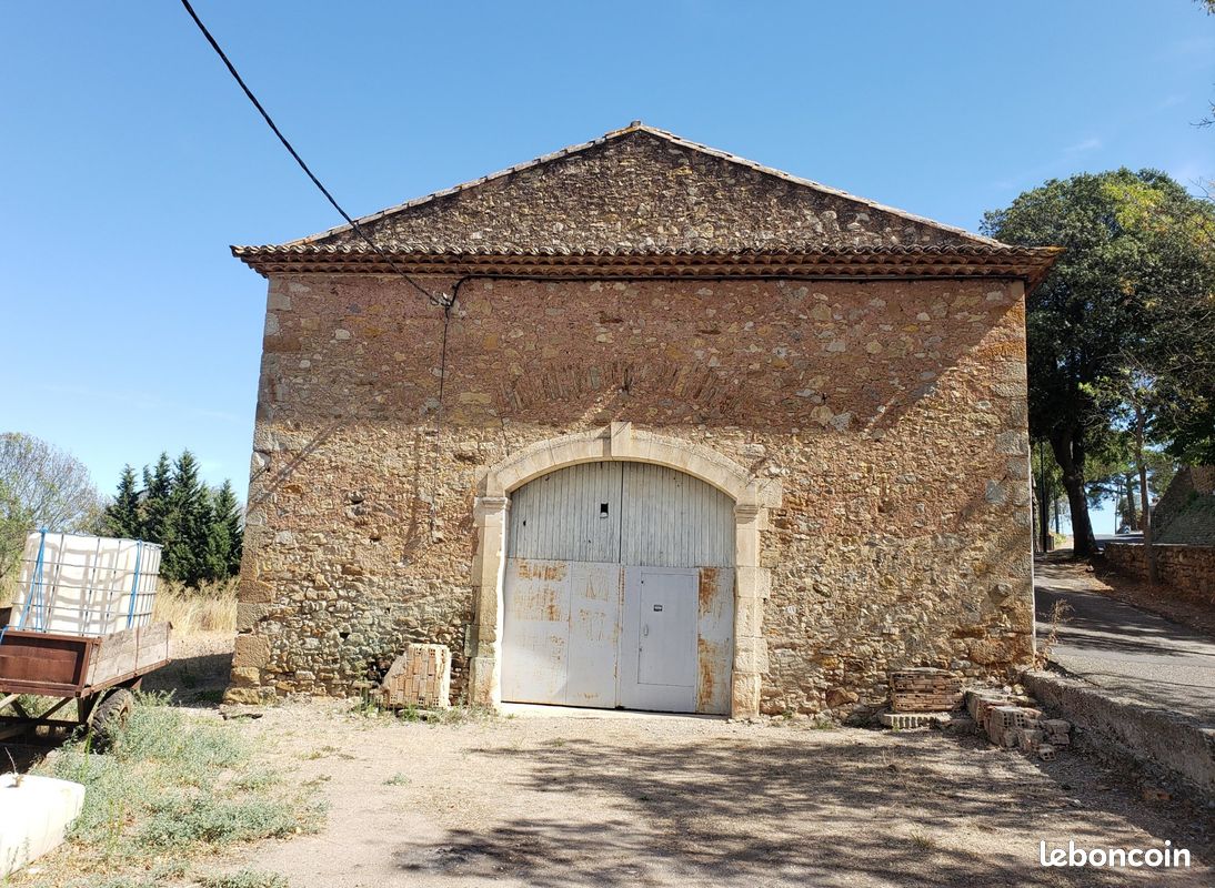 Local commercial 2 pièces 400 m² · à Fouzilhon · 400 m² · 180 000 €