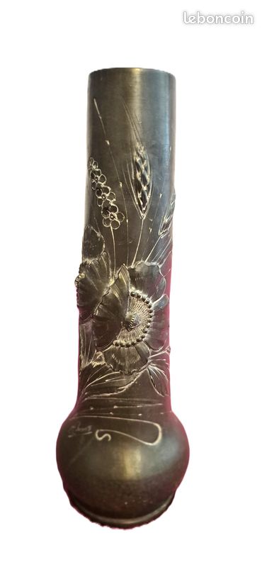 Vase en étain repoussé signé P. Chaumette (image 6)