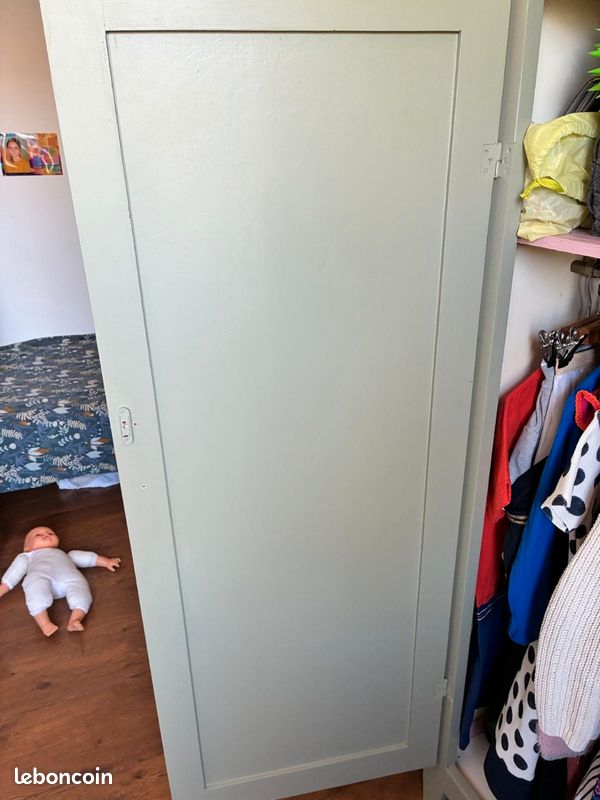 Jolie armoire parisienne idéale pour chambre d'enfant (image 11)