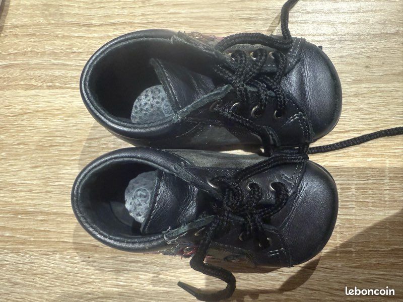 Chaussures bébé fille taille 17 Chaussures