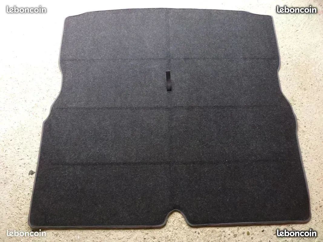 Un jeu de tapis complet pour Opel Zafira de 2008 avant - arrière - coffre prix baissé voir annonce (image 2)