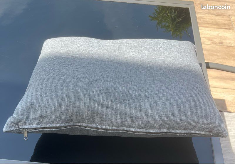 Coussins gris (image 1)