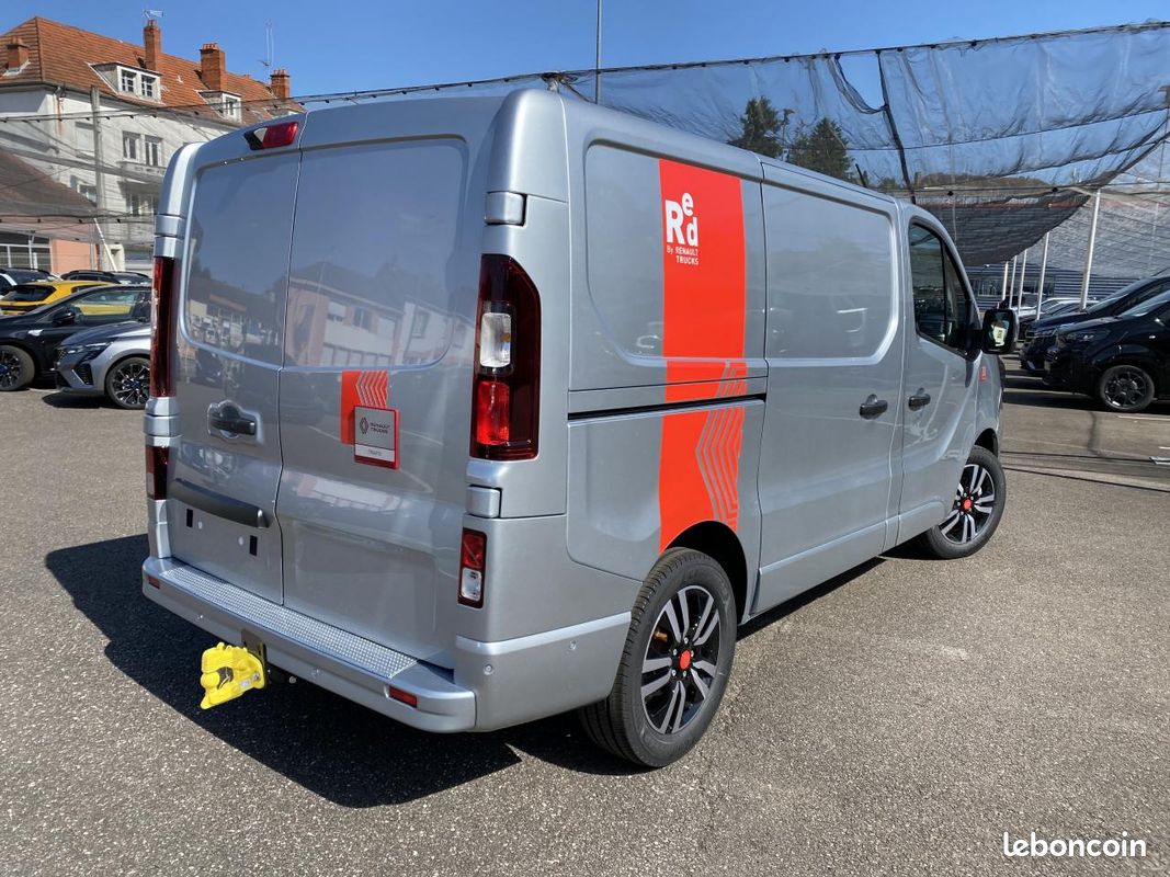 Renault trucks trafic fourgon l1h1 3t blue dci 150 bva9 gsr2 exclusive avec attelage (image 5)