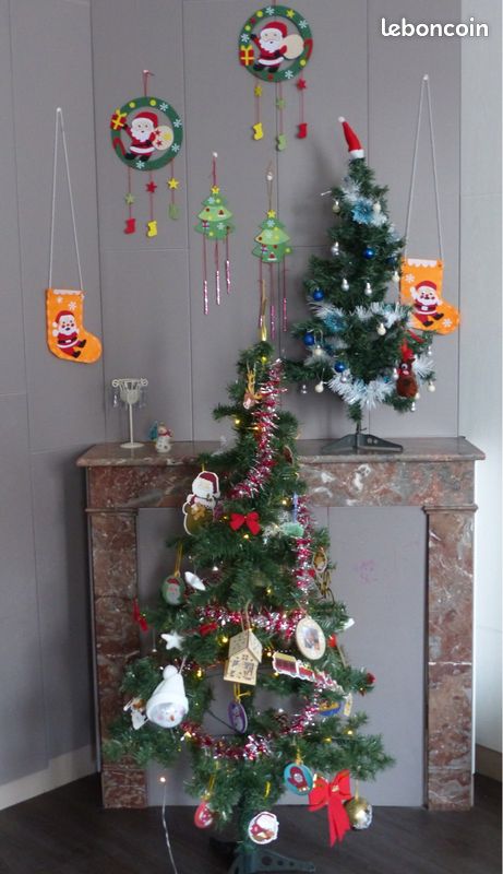 Lot de 2 sapins de Noël + décorations (image 1)