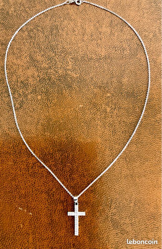 Chaîne pendentif croix pavé zirconium (image 2)