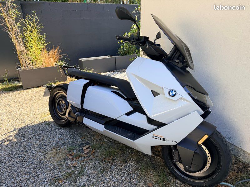 Bmw ce04 avec alarm (image 1)