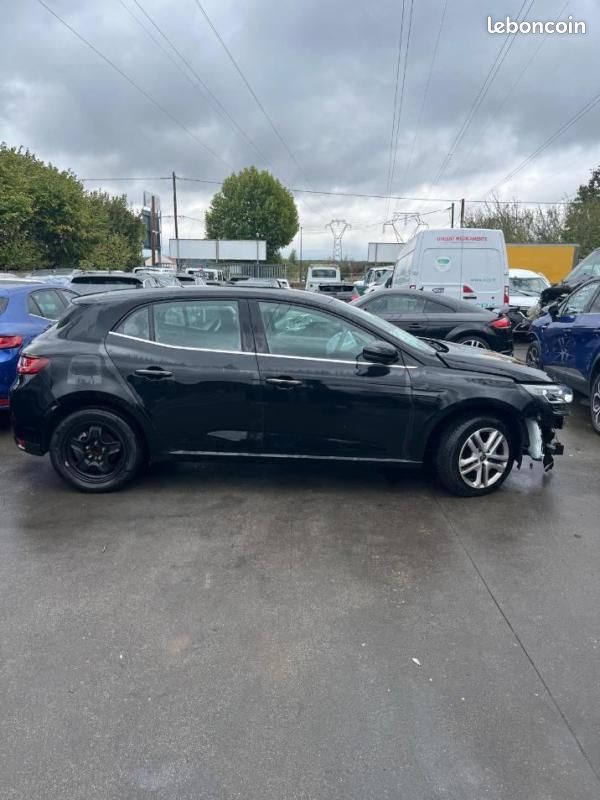 Renault Mégane IV Berline TCe 140 FAP Zen ACCIDENTEE (image 9)