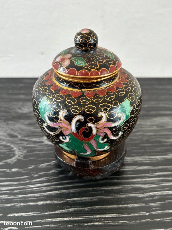 Un petit pot en émail cloisonné Chinois artisanat traditionnel vintage au milieu du XXe siècle décoration (image 2)