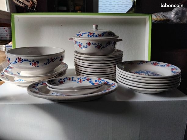 Dinette vintage Le petit chaperon rouge en porcelaine, chat, écureuil - Collection