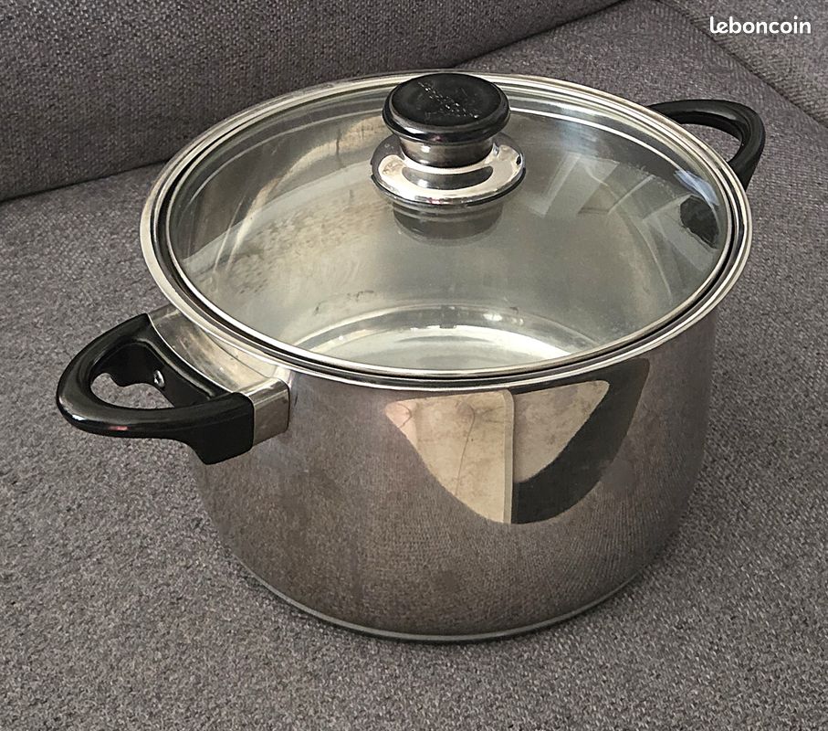 Cocotte fait-tout inox avec son couvercle marque BergHOFF (image 1)