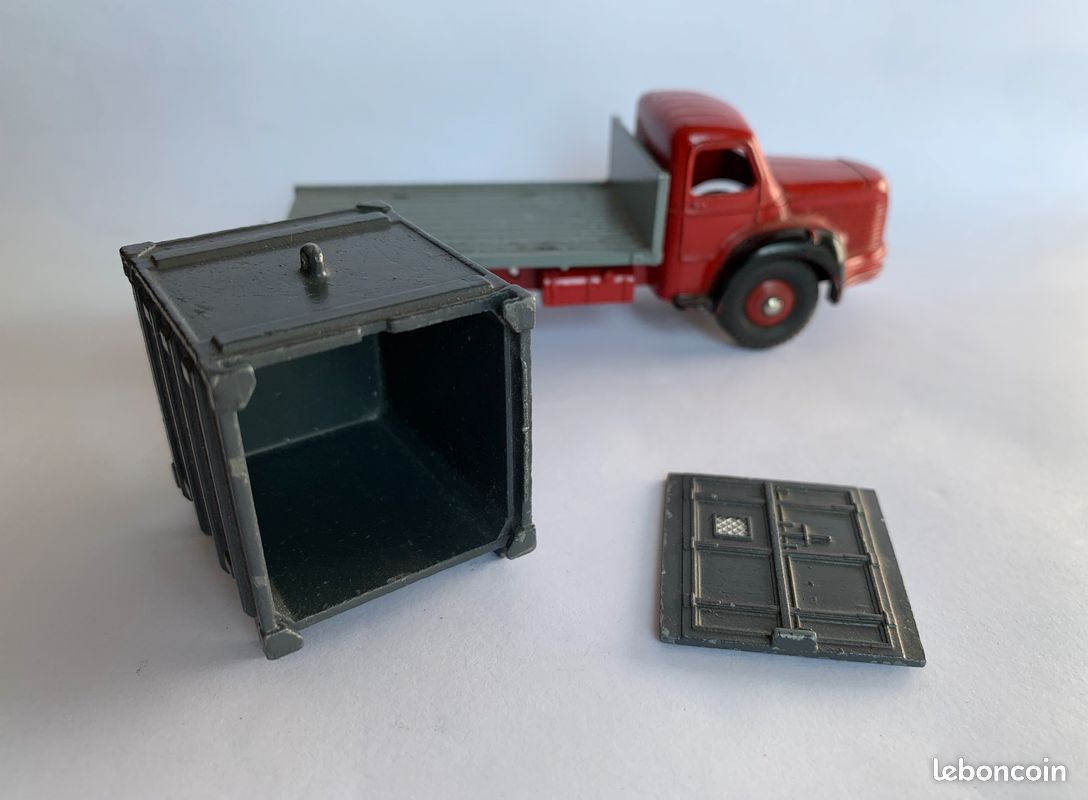 Dinky Toys France 34B - Berliet Benne Porte-container Rouge, échelle 1:50