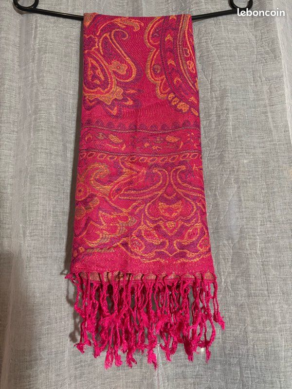 Pashmina long rose fuchsia à motifs (image 4)