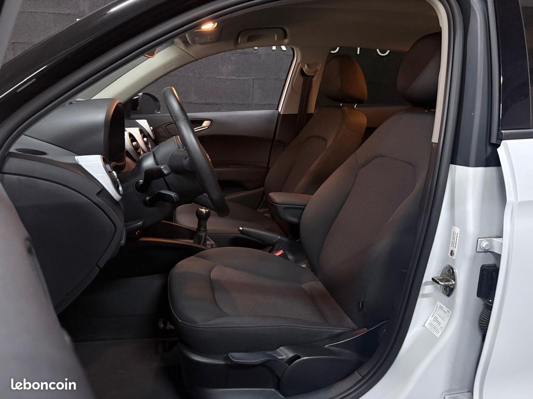 AUDI A1 SPORTBACK 1.2 TFSI 86 S line *REVISION A JOUR* *CT OK* *PLAQUETTES DE FREIN NEUVES (image 13)