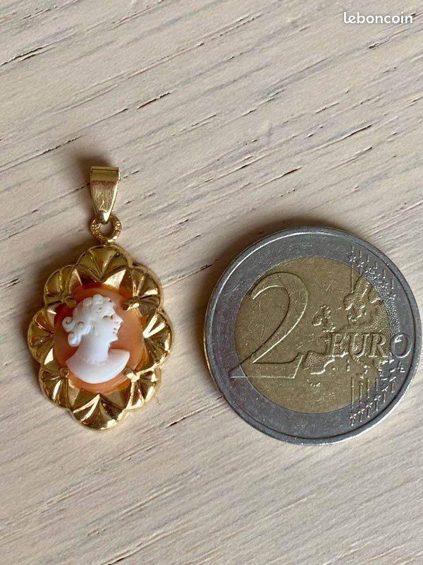 Pendentif Camée Rond Or 18 Carats (750) - Profil Femme - 1,84g - Poinçon Tête D'aigle - France