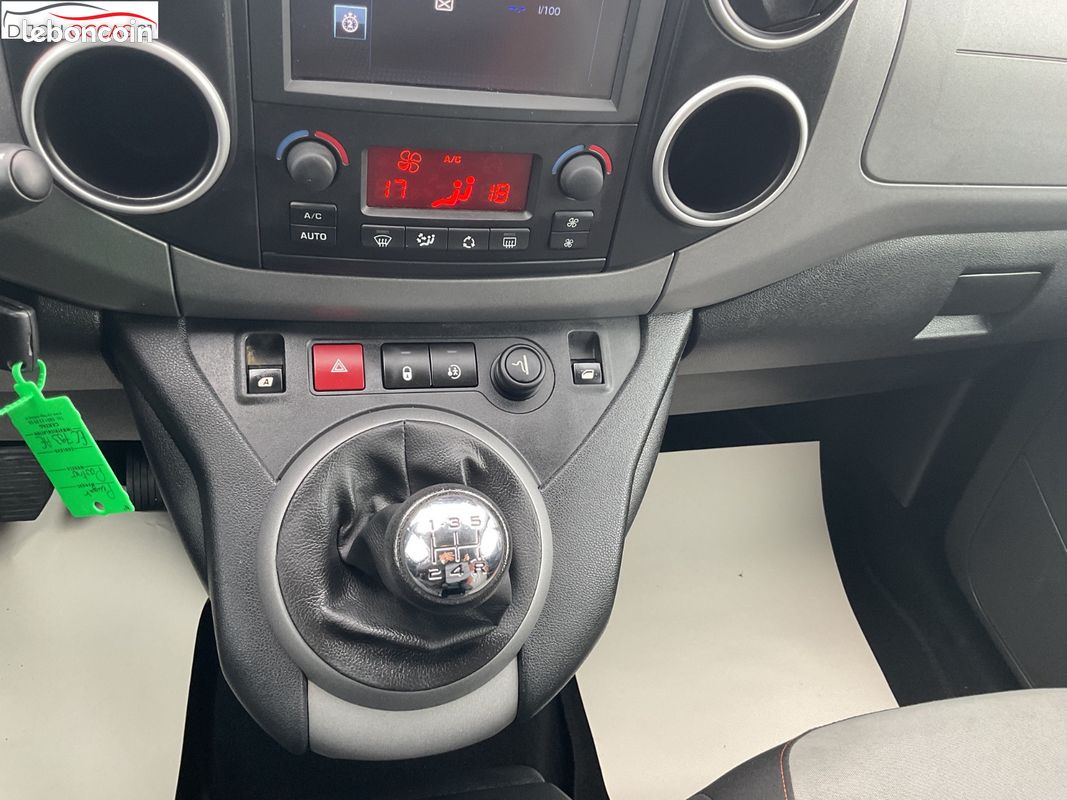 PEUGEOT PARTNER TEPEE 1.6 BlueHDi 100ch BVM5 Style (image 22)