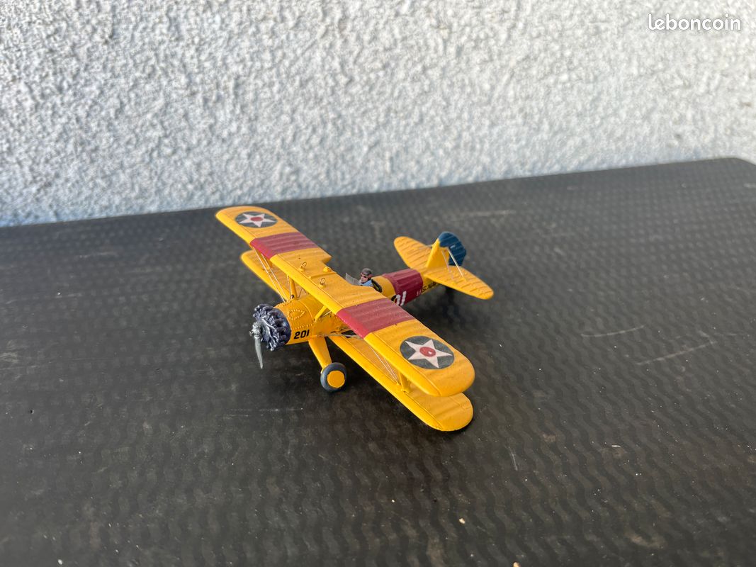 Superbe maquette ancienne d'avion biplan militaire Boeing-Stearman Model 75 (image 1)