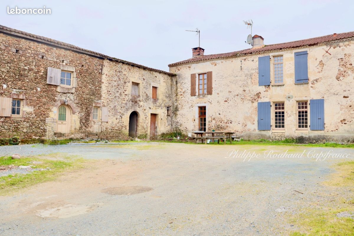 Maison 20 pièces 245 m² · à Mervent · 245 m² · 327 000 €