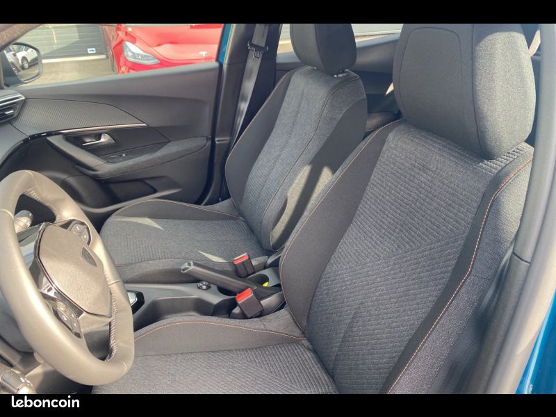 Peugeot 2008 Hybrid 145 e-DCS6 Business (image 10)