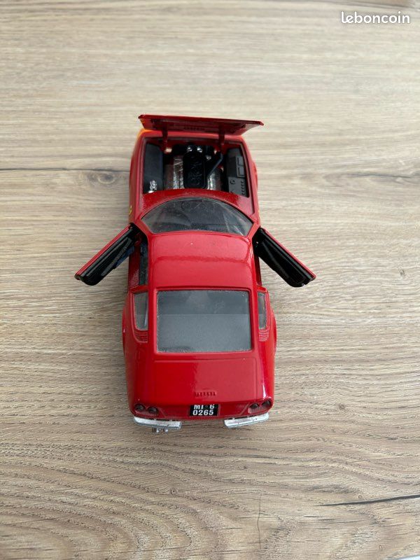 Voiture miniature Ferrari rouge 365GTB/4daytona majorette 1/24 (image 5)