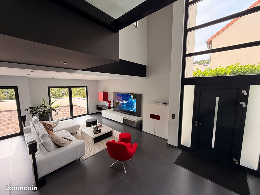 Villa 7 pièces 286 m² (image 1)