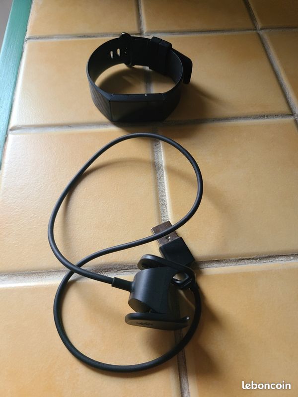 Montre Fitbit charge 3 et bracelets (image 1)