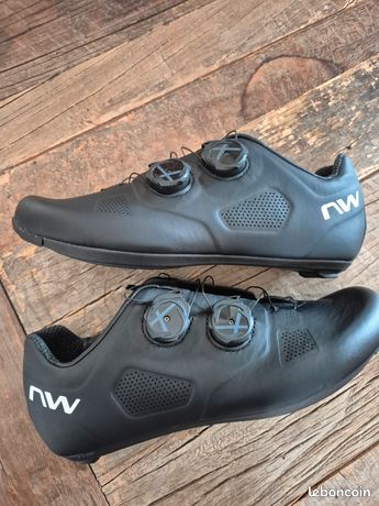 Chaussures de cyclisme Peloton taille 42 EU homme 9/femme 11