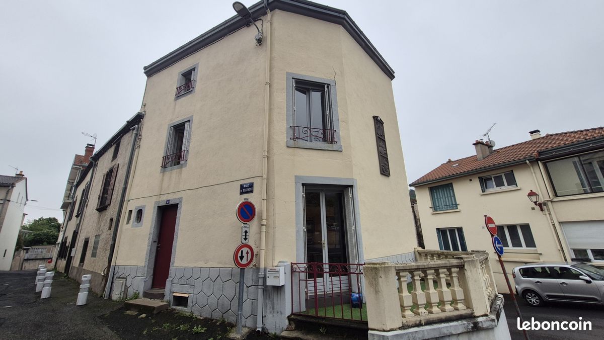 Maison 4 pièces 99 m² · à Ceyrat · 99 m² · 820 €